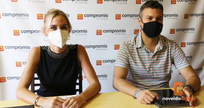 Rueda de prensa Compromís per Novelda con Berta Galiana y Carles Sala